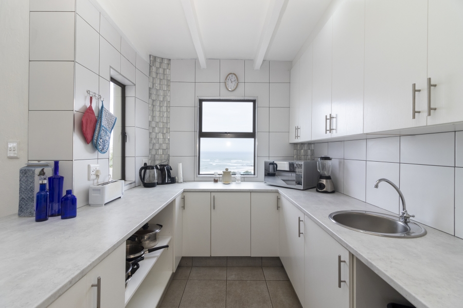 6 Bedroom Property for Sale in West Beach Eastern Cape